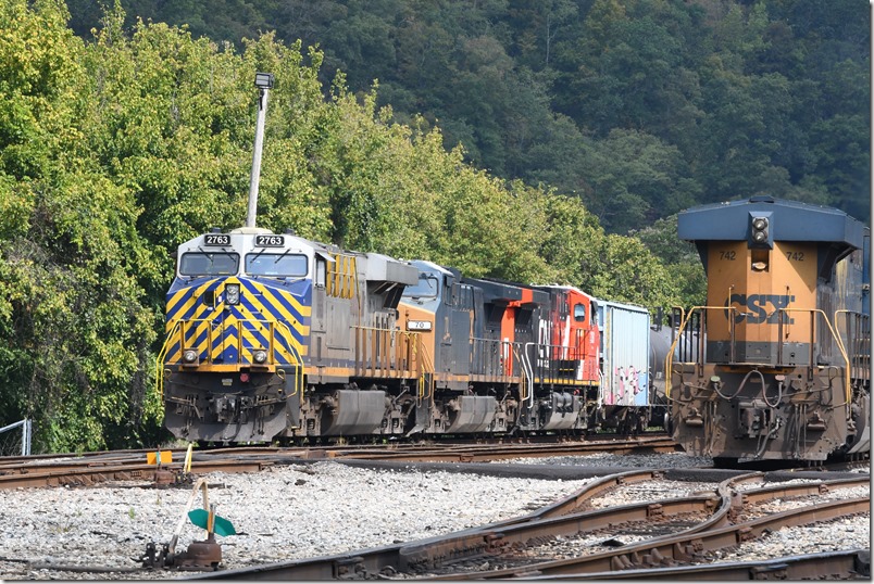 Remember B669 shot at Coal Run Jct. on 09-2013? Here the CN power return on 09-2023 as B670 (Wadesboro NC WSSB to Clearing Yard Chicago). Winston Salem Southbound was jointly owned by ACL and N&W. It is now owned by CSX and NS. In steam they had an ex-N&W 2-6-6-2, 4-8-0s, and ACL 2-8-2s. WSSB later got four GP9s. CN 2763 CSX 70-3381. Shelby.