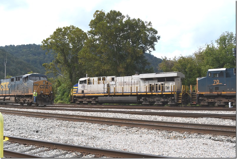 B670 departs off the main at Shelby. CN 2763 CSX 742. Shelby.