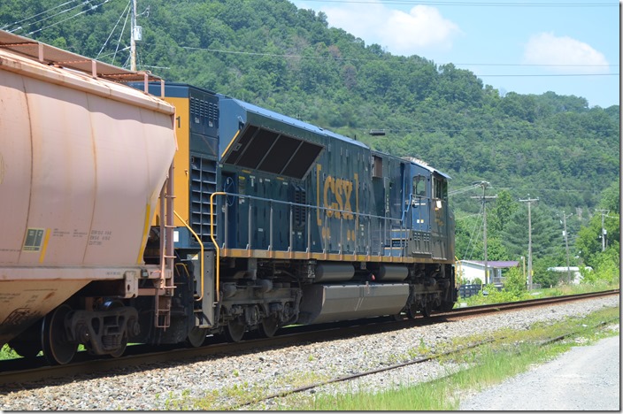 Trying out SD70MACe-T4 8901 as a DPU. CSX 8901 Betsy Layne KY DPU SD70ACe-T4.