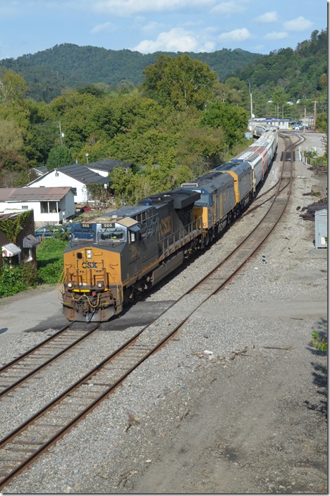 Q692 on the move. More F40PHs! CSX 966-9992-9999. Shelby KY.