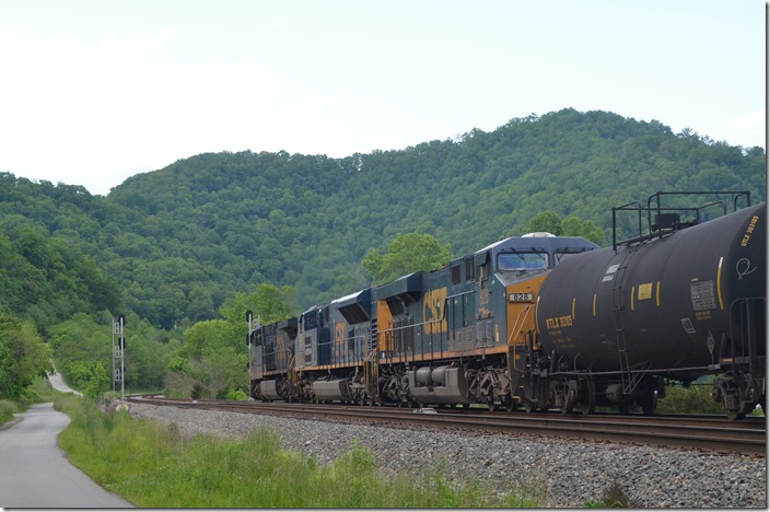 CSX 403-8909-828. Beaver Jct KY.