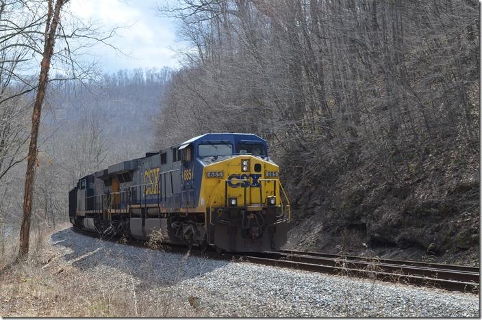 H840 eastbound at Bigson near Van. View 2. CSX 685-108 WE Lanta.