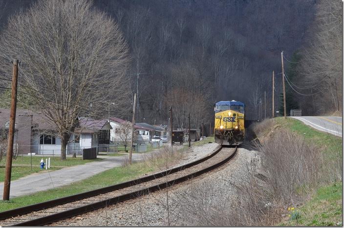 H840 eastbound at Bigson near Van. View 4. CSX 13 Bigson.