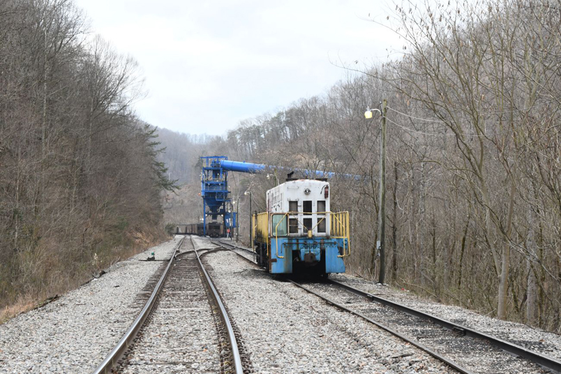 Looking west on the Coal Run SD. JDNX 2001 is parked on the tail track.