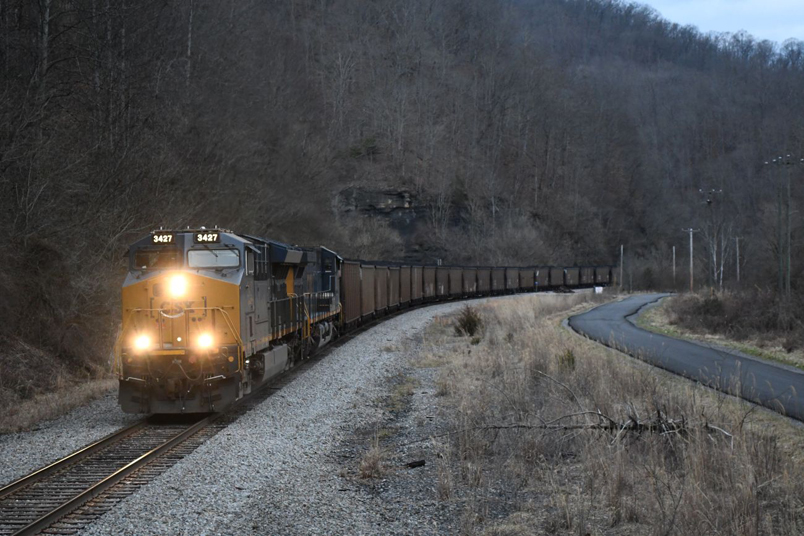 R279-08 marches up the 1.2% grade up Miller's Creek as darkness falls. Conductor Riddle is bringing 41 cars on the first run to Coal Run yard. They will go back for the remaining 49 a little later. Two ACs can normally handle 55 cars on this grade. This was the location of the original Ramsey mine siding layout; however, the tipple was never built, and the sidings were subsequently removed.