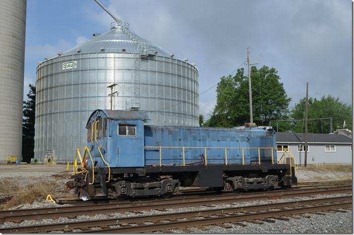 CSX lists this as a unit train operation. Looking east toward Columbus. Interstate Commodities Inc. Harpster OH. View 2.