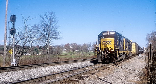 Perth. C705-07 heads south down the long industrial siding to North Bourne, the north end of a CTC-controlled passing siding.