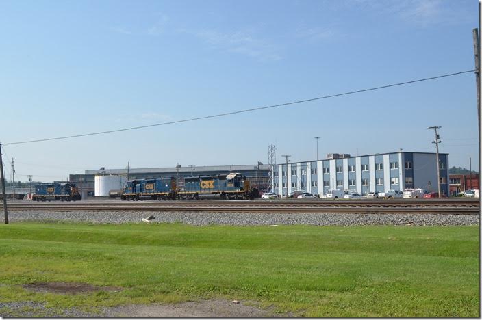 On Monday morning we find this nice parking place across from the yard office and locomotive shop. CSX 8226-2040. Cumberland MD.