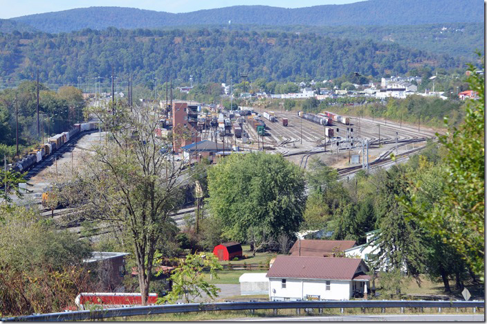 CSX 5473 Q371’s engines have detached from the train. View 2. Cumberland MD.