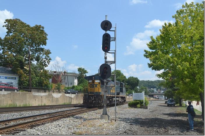 I think the engine proceeded east to the yard. This engine may have been a pusher. CSX 7331. Viaduct Jct. View 3.