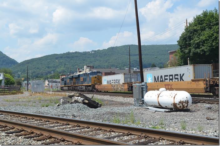 Ahead is the Cumberland “Narrows”. Viaduct Junction tower once stood in this vacant spot. CSX 3046-3143. Viaduct Jct. View 2.