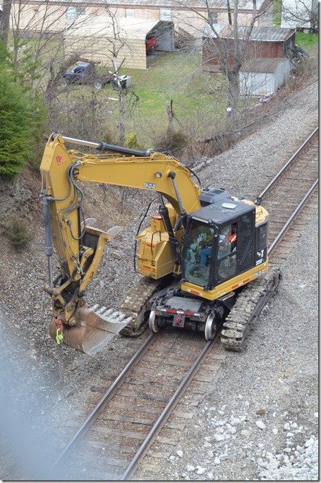 B&P Enterprises excavator. CSX derailment. Draffin KY.