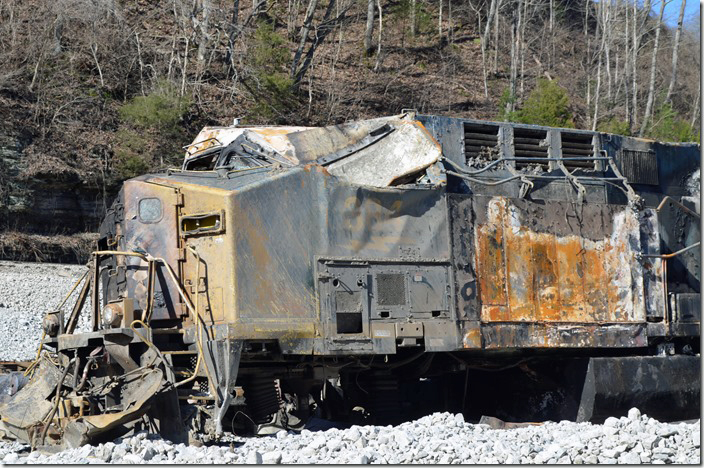 CSX 384. CSX derailment. Draffin KY.