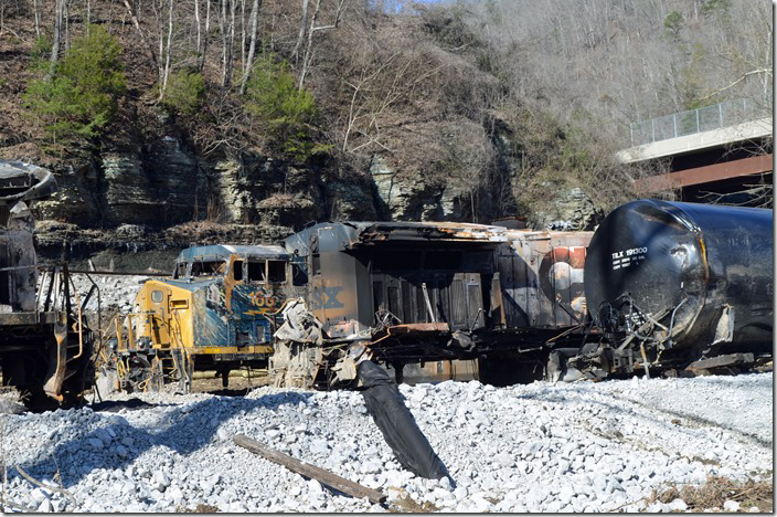 CSX 571 and 168. CSX derailment. Draffin KY.