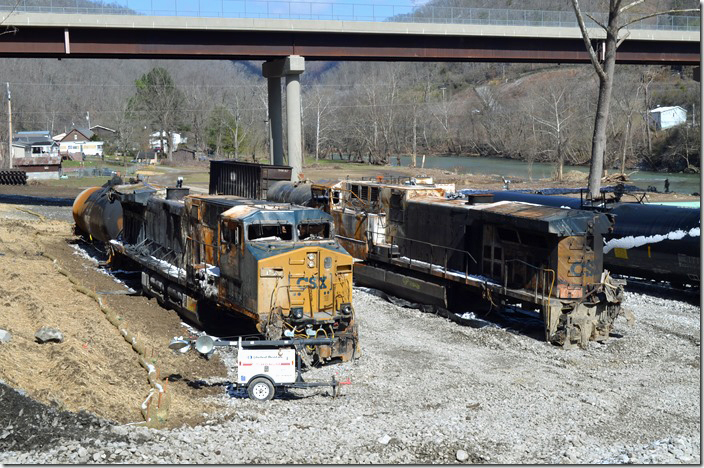 CSX 168 and 571. CSX derailment. Draffin KY.