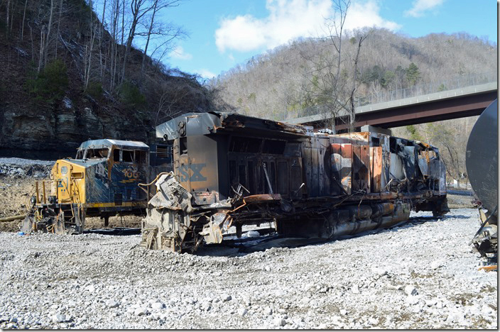 CSX 571. CSX derailment. Draffin KY.