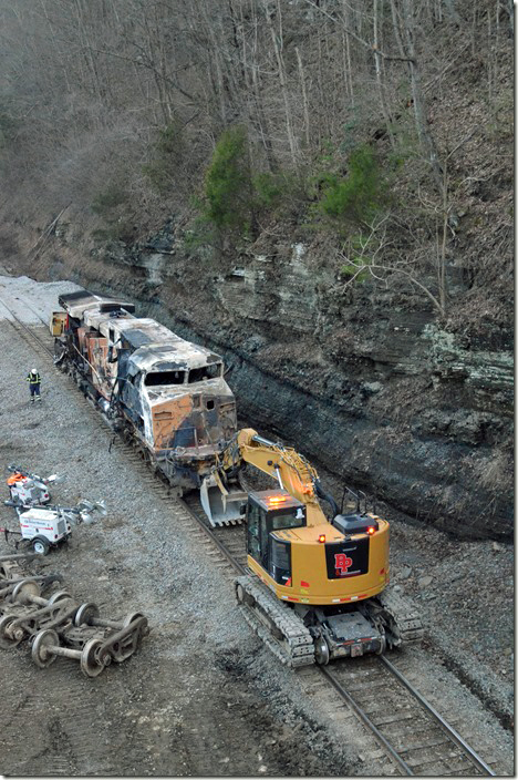 CSX derailment. CSX 571. View 4. Draffin KY.