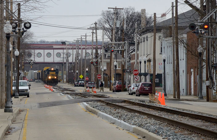 CSX 7508 coming down the middle of the street in Lawrenceburg IN.