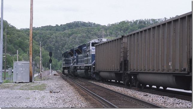 E280 met an eastbound at Prestonsburg. Pulling out of the siding at Cliff. View 2.