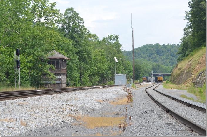 Arch Coal’s Leer Mine siding extends from GN Tower to Thornton, approximately 3 miles. N640 is shoving in, but I don’t know if N730 has pulled out the other end yet. CSX 5481 3001. East Grafton.