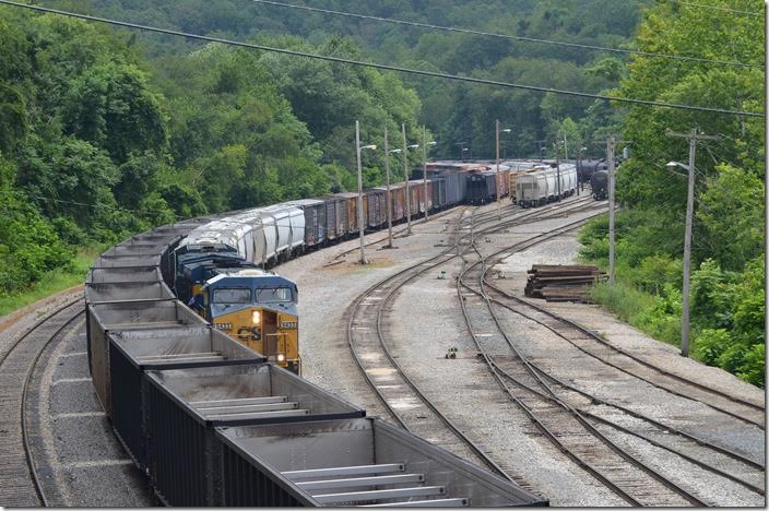 CSX 5433-3072 on Q317-30 (Cumberland-Cincinnati) stopped in Grafton Yard. Grafton WV.