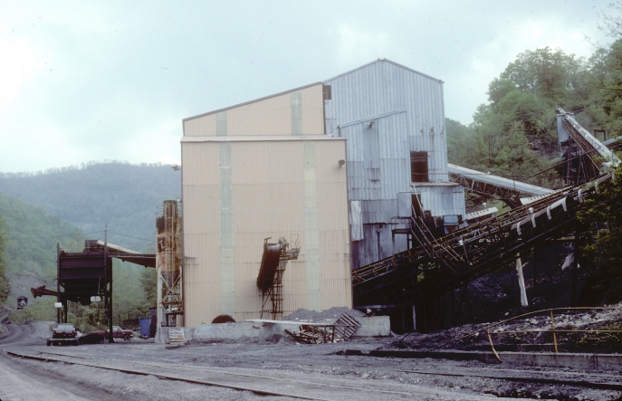 In May 2000 Roy Ward, Jack Kuiphoff and I stumbled into an opportunity to shoot the Hi-Lo loadout. With a CSX plate on the front of my truck and wearing a CSX cap, the security guard thought we were with the railroad!  Hi-Lo is a 110-car, 4-hour, batch-weigh tipple.  The prep. plant obviously has some age on it. View 1. 