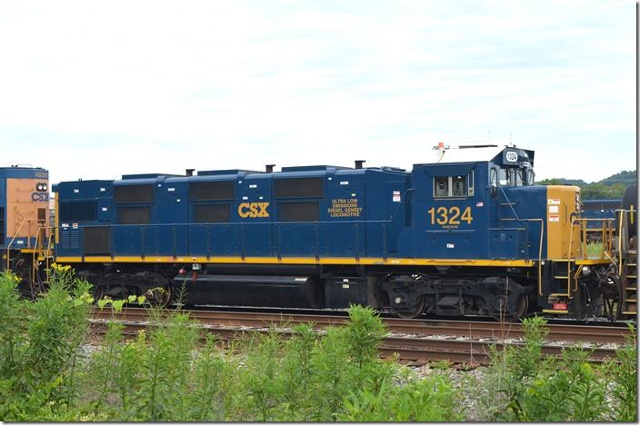 Even cutting edge stuff like this 3GS21B-DE “Genset” hasn’t been spared the storage line! CSX 3GS21B-DE 1324. Russell.