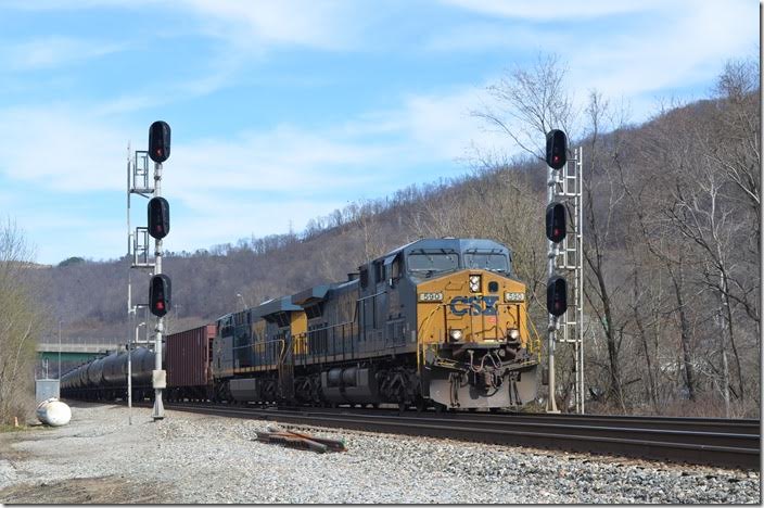 A w/b empty oil train behind 590-720 crosses from Track 1 to 2 to get around U374. Chelyan.