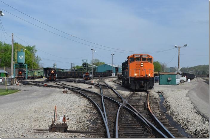 That looks like an SD45 beneath the sand tower. The number is 423. KRT 1100 Ceredo.