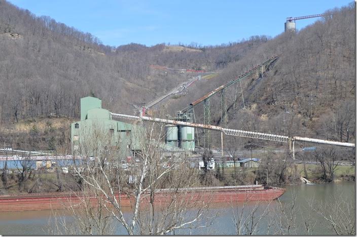 Mammoth Coal Co. Cannelton operation on north side of the Kanawha River beside US 60.