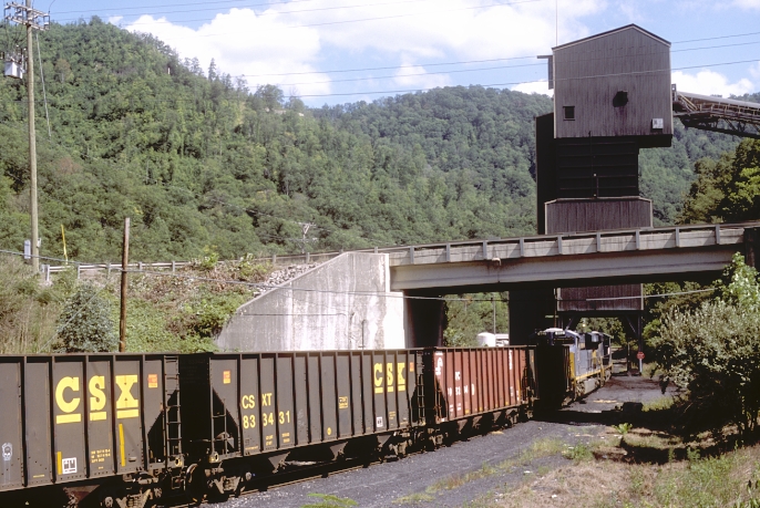 C640 pulls up the main line under the tipple. 