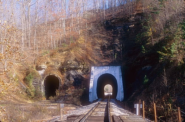 I drove down the hill through old Tunnel 9 and Tunnel 8 to the end of the road at the north end of Tunnel 7.