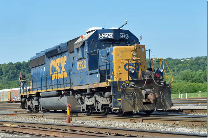 CSX SD40-2 8220 was originally in the L&N 3500-3600 series. It is now equipped for remote control, and is working the trim job at Queensgate OH Yard. 08-02-2019.