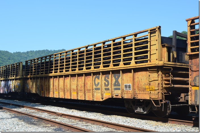 CSX MW 914721 is ex-CSX 482883, nee-Pittsburgh & Lake Erie 19809. It was built 04-1975, repainted 08-1995, and has a load limit of 184,400 lbs. Shelby KY.