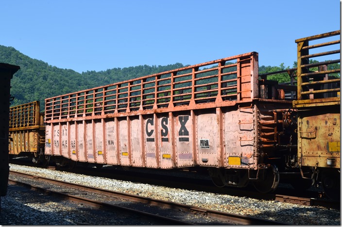 CSX MW 914565 is ex-CSX 701988, nee-CSX 365198. This car was built 09-1961, has a volume of 2,246 cubic feet and a load limit of 183,800. Shelby KY.