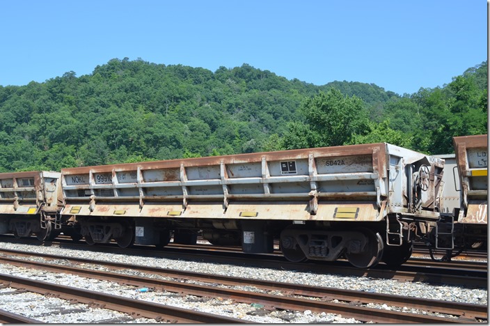 NOKL (Northwestern Oklahoma Railroad) MW 99910 is ex-Conrail 53511. Like the others it has a volume of 1,350 and a load limit of 193,000. This CR class SD42A was built in 05-1978. Shelby KY