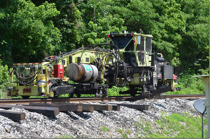 TRW 201102 pushing in new ties. CSX tie gang. Robinson Creek KY.