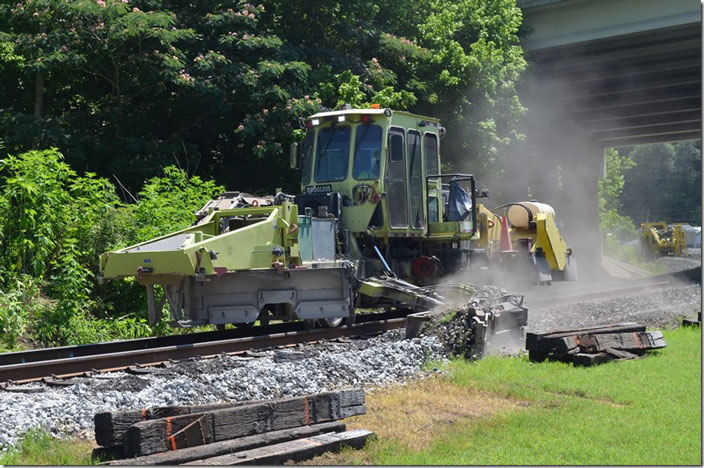 BR 201205 ballast regulator. CSX tie gang. Robinson Creek KY.