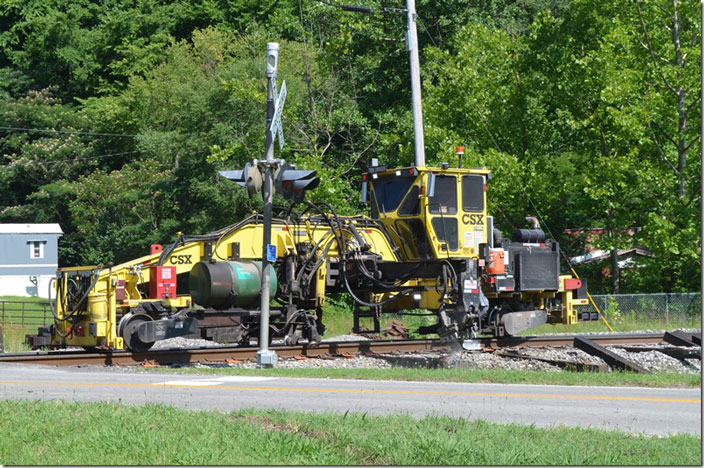 Nordco tie remover/inserter CSX TRW 200005. CSX tie gang. Pulling ties. Robinson Creek KY.