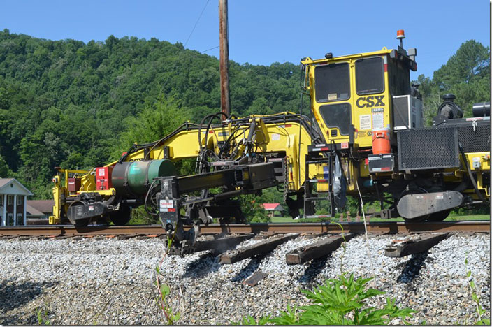 CSX tie gang. Pulling ties. View 3. Robinson Creek KY.