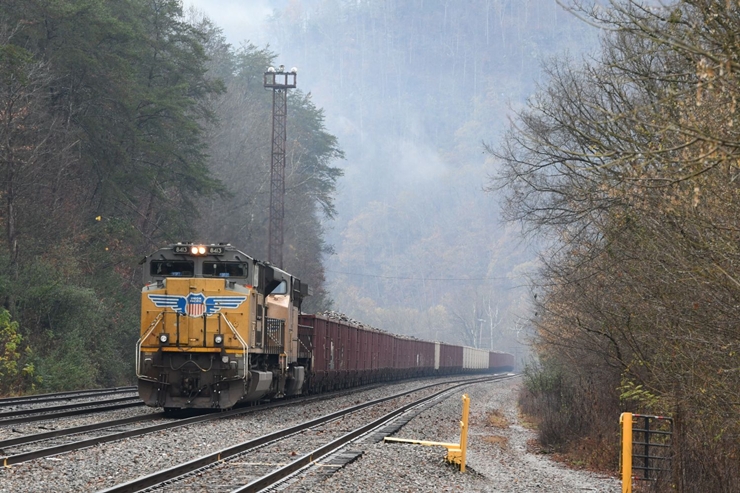 UP 8413-5665 are ready to leave Shelby with W092-15 on 11-19-2024. W092 has 88 loads of rip-rap stone weighing 13,178 tons.