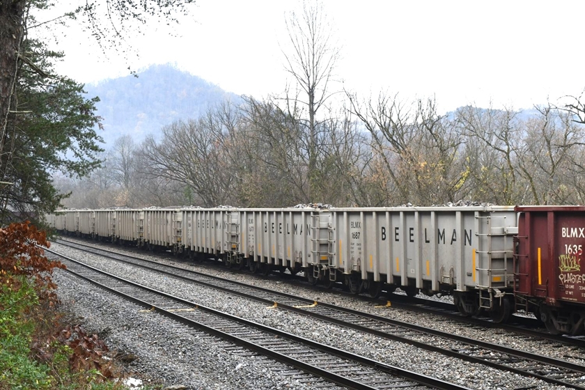 Uniform-sized cars make a nice-looking train.