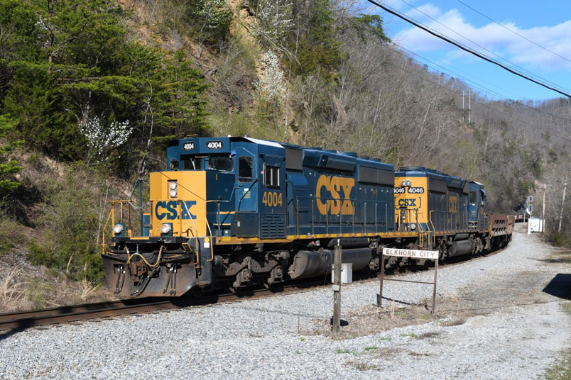SD40-3s 4004-4046 head n/b W094-17 with 54 empty air dumps by Elkhorn City on 03-17-2025.