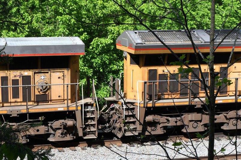 UP 5483 is a "C45ACCTE." No. 2642 is a "C45AH."