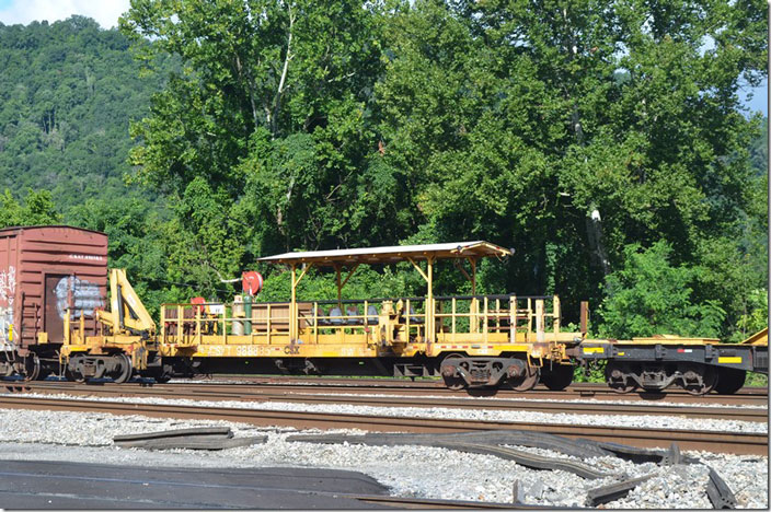 CSX MW flat 988885 maybe is where the gang takes lunch!! Shelby KY.