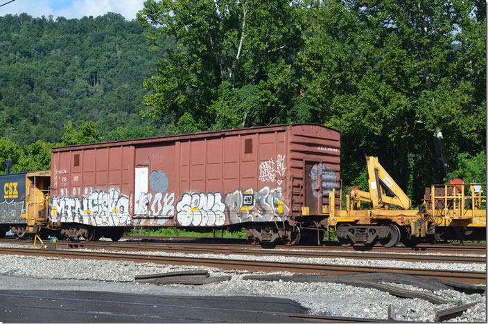 CSX MW box tool car 910183 is ex-CSX 124475, nee-SCL. Shelby KY.