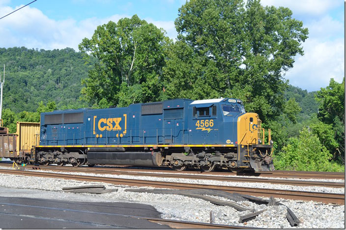 CSX 4566 SD70MAC vintage 1999-2000. View 2. Shelby KY.