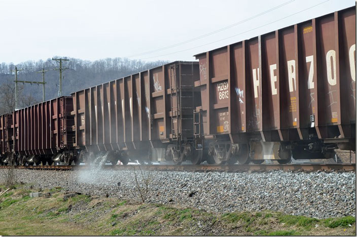 CSX 3303-3230. View 4. Broadbottom KY.