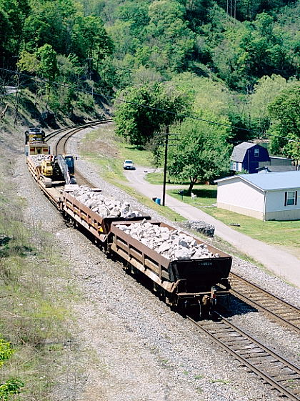 8089 will go west down the switching lead to Fords Branch.