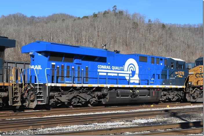 CSX “Conrail” 1976 is ex-3069, an ES44AH. Shelby KY. 12-07-2023.